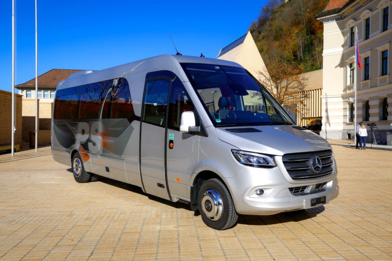 Für die Landesrundfahrt Liechtenstein können verschiedene Busse bei Philipp Schädler Anstalt gebucht werden. https://psanstalt.li/